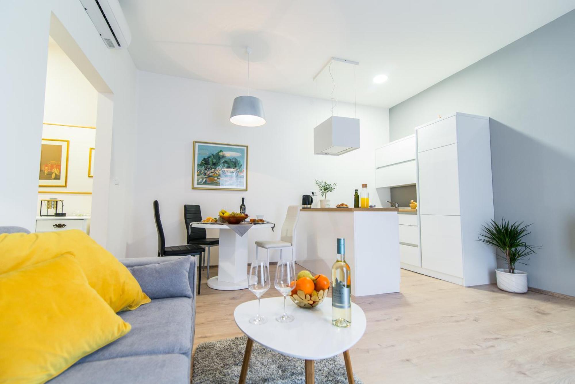Polai Center Apartments Екстериор снимка